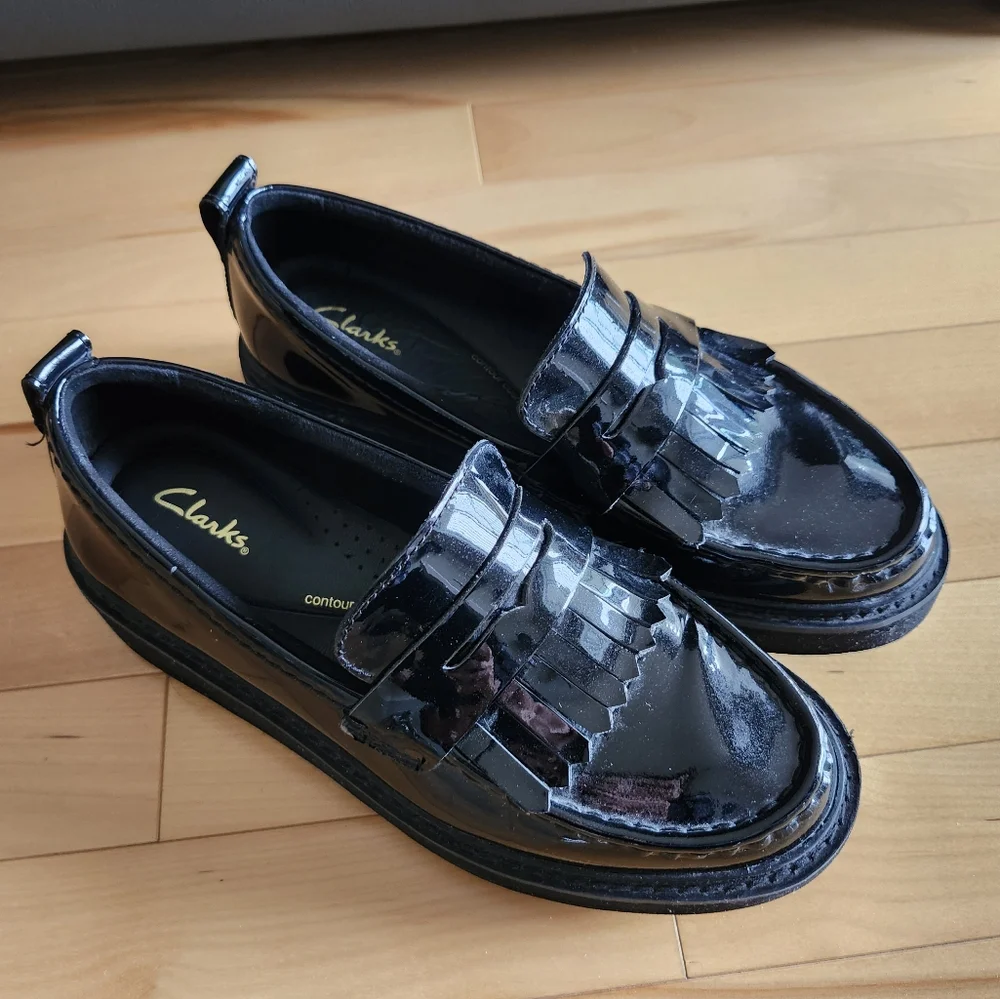 Clarks Black Platform Loafers with Fringe - Picture 2 of 9